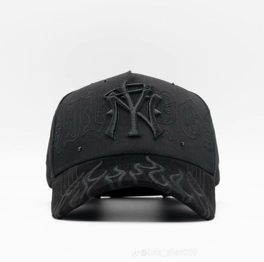 THIRTY ONE HATS "NY BLACK IN BLACK"